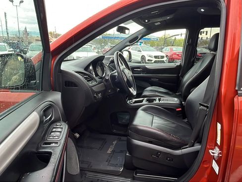 Used 2012 Dodge Grand Caravan R/T image 9