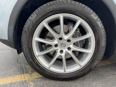 Used 2020 Porsche Cayenne AWD/4WD image 35