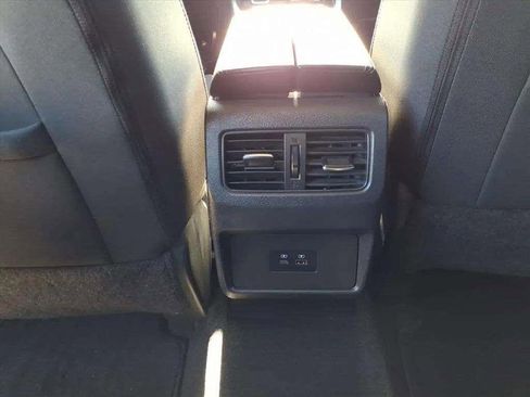 Used 2021 Nissan Rogue SV image 15