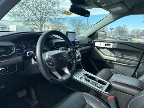 Used 2022 Ford Explorer Limited w/ Limited Technology Package image 17
