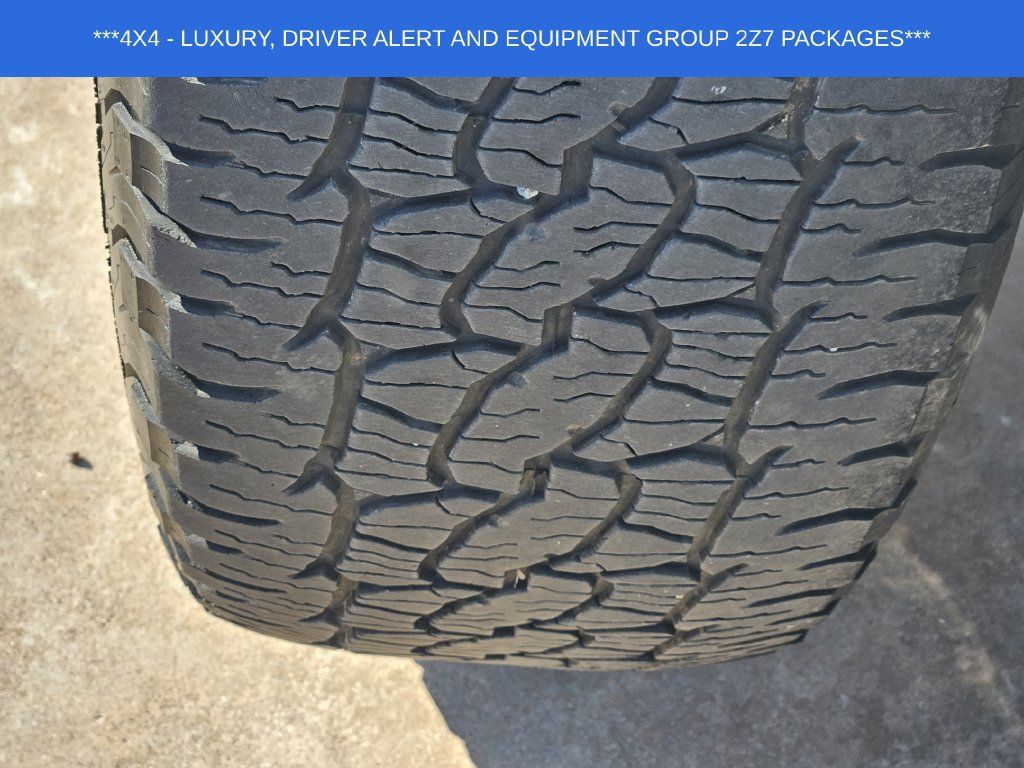 Used 2021 Chevrolet Tahoe Z71 w/ Luxury Package AWD/4WD image 12