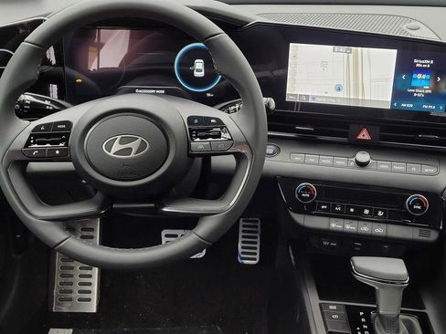 New 2025 Hyundai Elantra SEL image 11