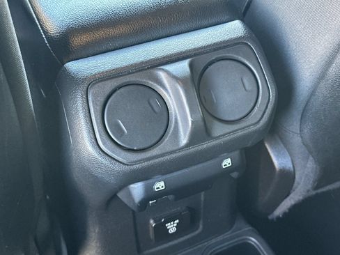 Used 2021 Jeep Gladiator Rubicon AWD/4WD image 17