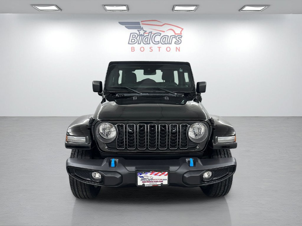 Used 2024 Jeep Wrangler Unlimited w/ Convenience Group AWD/4WD image 2