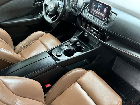 Used 2022 Nissan Rogue SV image 17