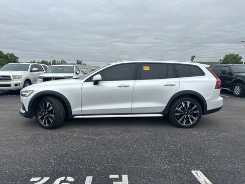 Used 2025 Volvo V60 B5 Cross Country Ultra w/ Climate Package AWD/4WD image 9