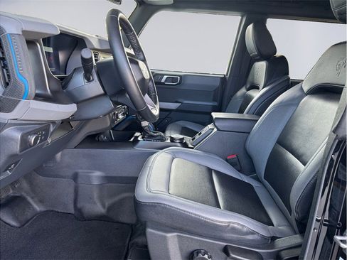 Used 2022 Ford Bronco Black Diamond image 10