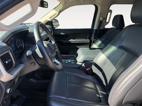 Used 2022 Ford Expedition XLT image 9