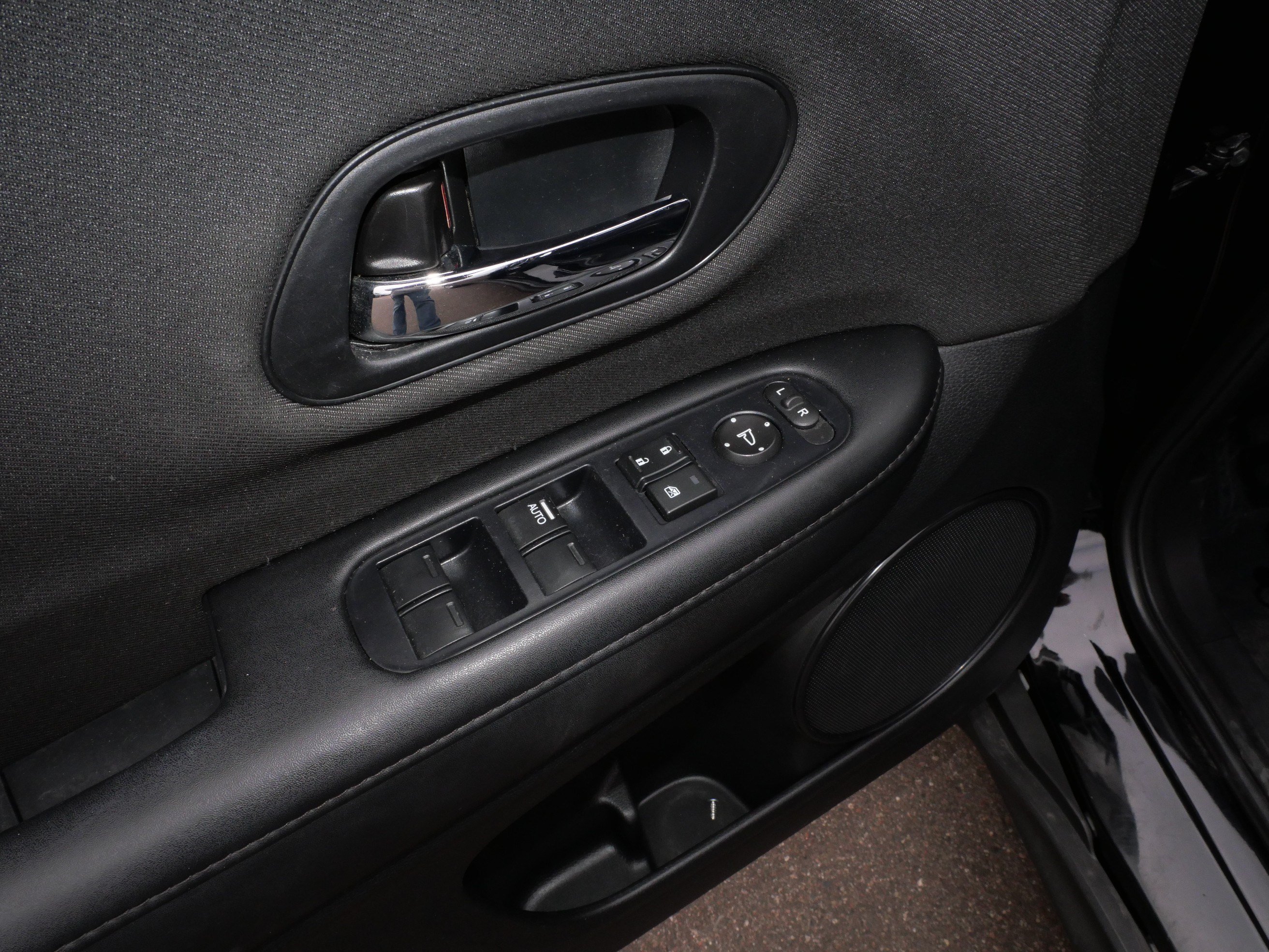 Certified 2019 Honda HR-V LX image 19
