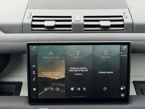 Used 2023 Land Rover Defender 130 SE image 22