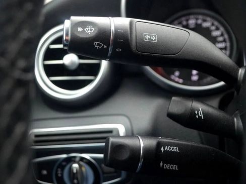 Used 2015 Mercedes-Benz C 300 Sedan image 34