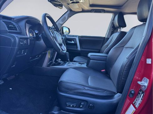 Used 2019 Toyota 4Runner SR5 Premium image 11