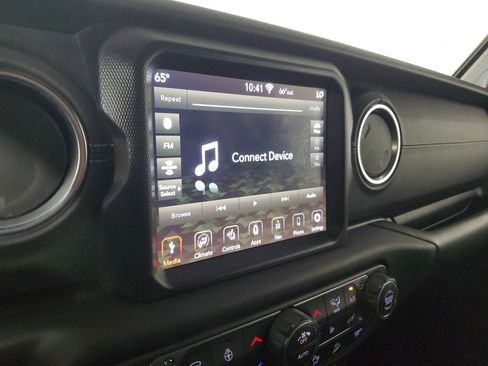 Used 2020 Jeep Wrangler Unlimited Sahara AWD/4WD image 25