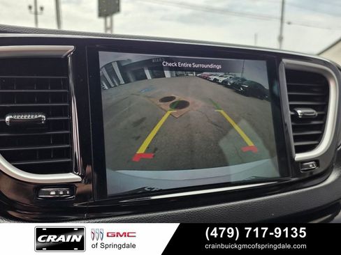 Used 2022 Chrysler Pacifica Touring-L FWD image 17