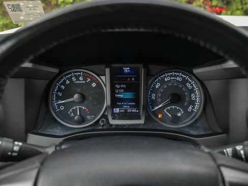 Used 2022 Toyota Tacoma TRD Off-Road image 22