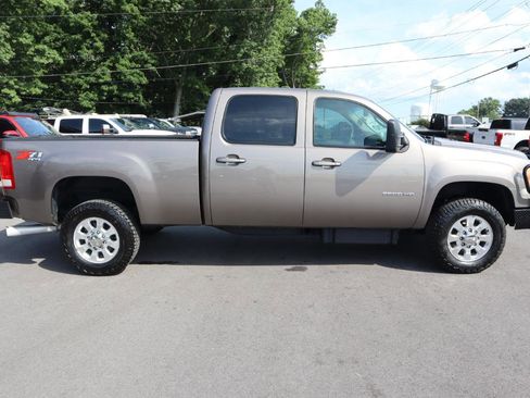 Used 2013 GMC Sierra 2500 SLT w/ SLT Convenience Package AWD/4WD image 4