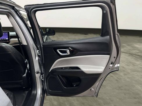 Used 2022 Jeep Compass Limited AWD/4WD image 18