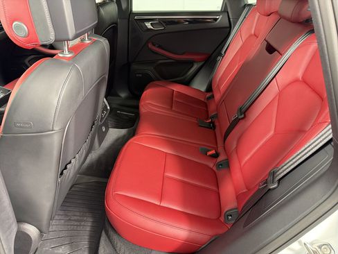 Certified 2026 Porsche Macan AWD/4WD image 15