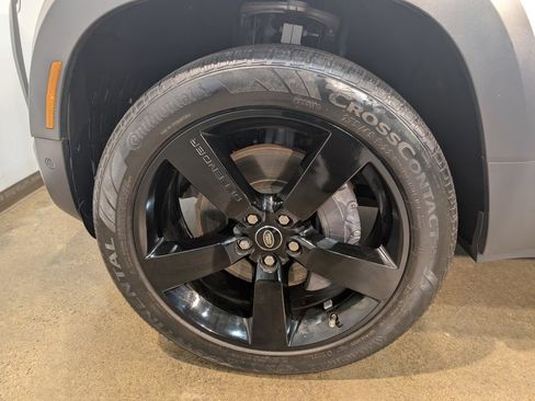 Used 2023 Land Rover Defender 110 SE image 10