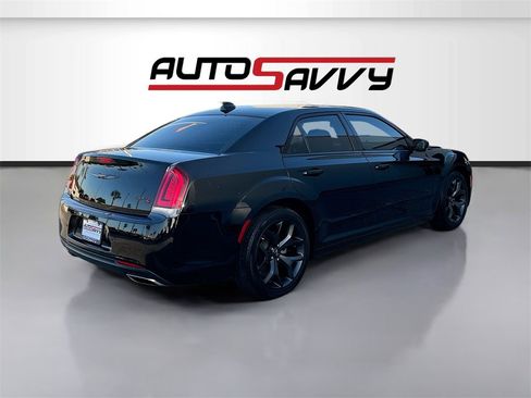 Used 2022 Chrysler 300 S w/ Comfort Group image 7
