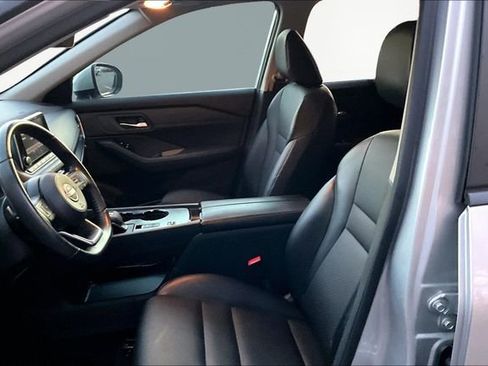 Used 2024 Nissan Rogue SV w/ SV Premium Package image 15