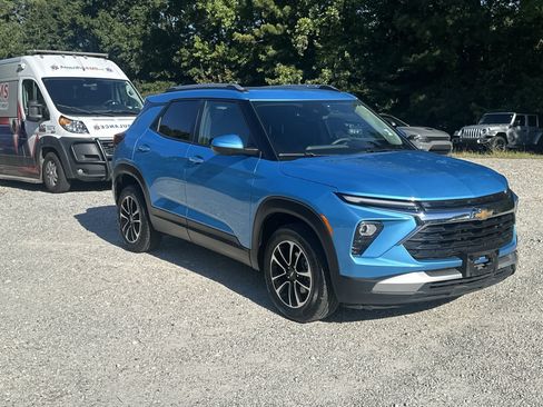 Used 2025 Chevrolet TrailBlazer LT AWD/4WD image 1