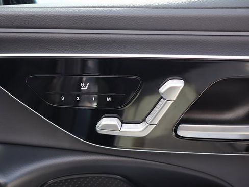 Used 2025 Mercedes-Benz E 350 4MATIC Sedan image 13