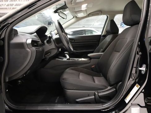 Used 2025 Nissan Altima 2.5 S image 12