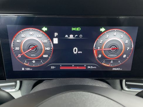 Used 2024 Hyundai Elantra Limited image 8