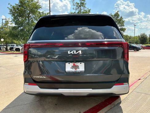 Used 2026 Kia Carnival FWD image 7