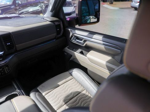 Used 2025 Chevrolet Silverado 2500 ZR2 w/ Technology Package image 31