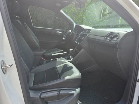 Used 2021 Volkswagen Tiguan SE R-Line image 35