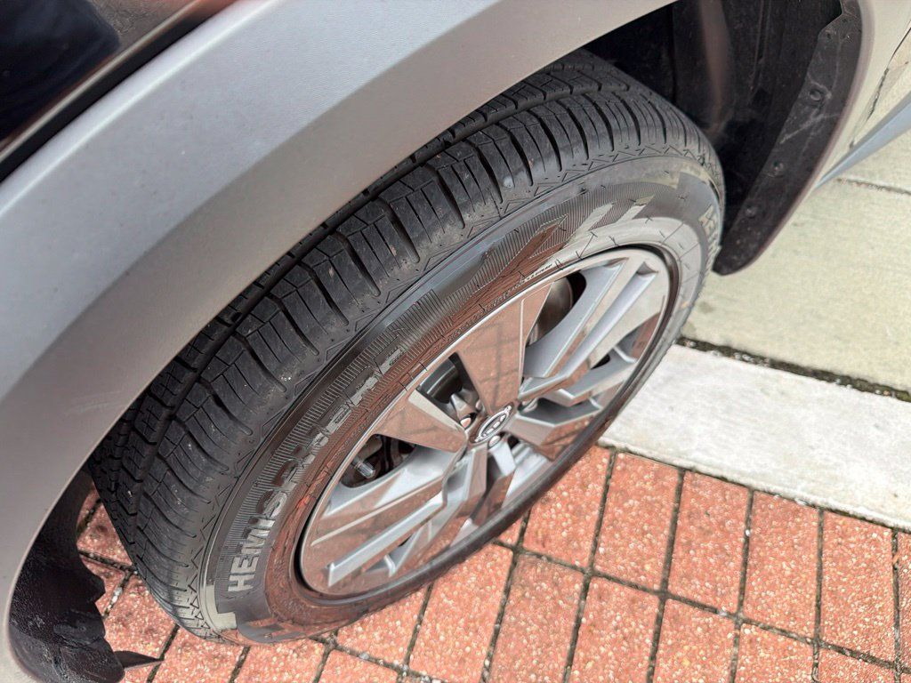 Used 2024 Nissan Pathfinder SV AWD/4WD image 11