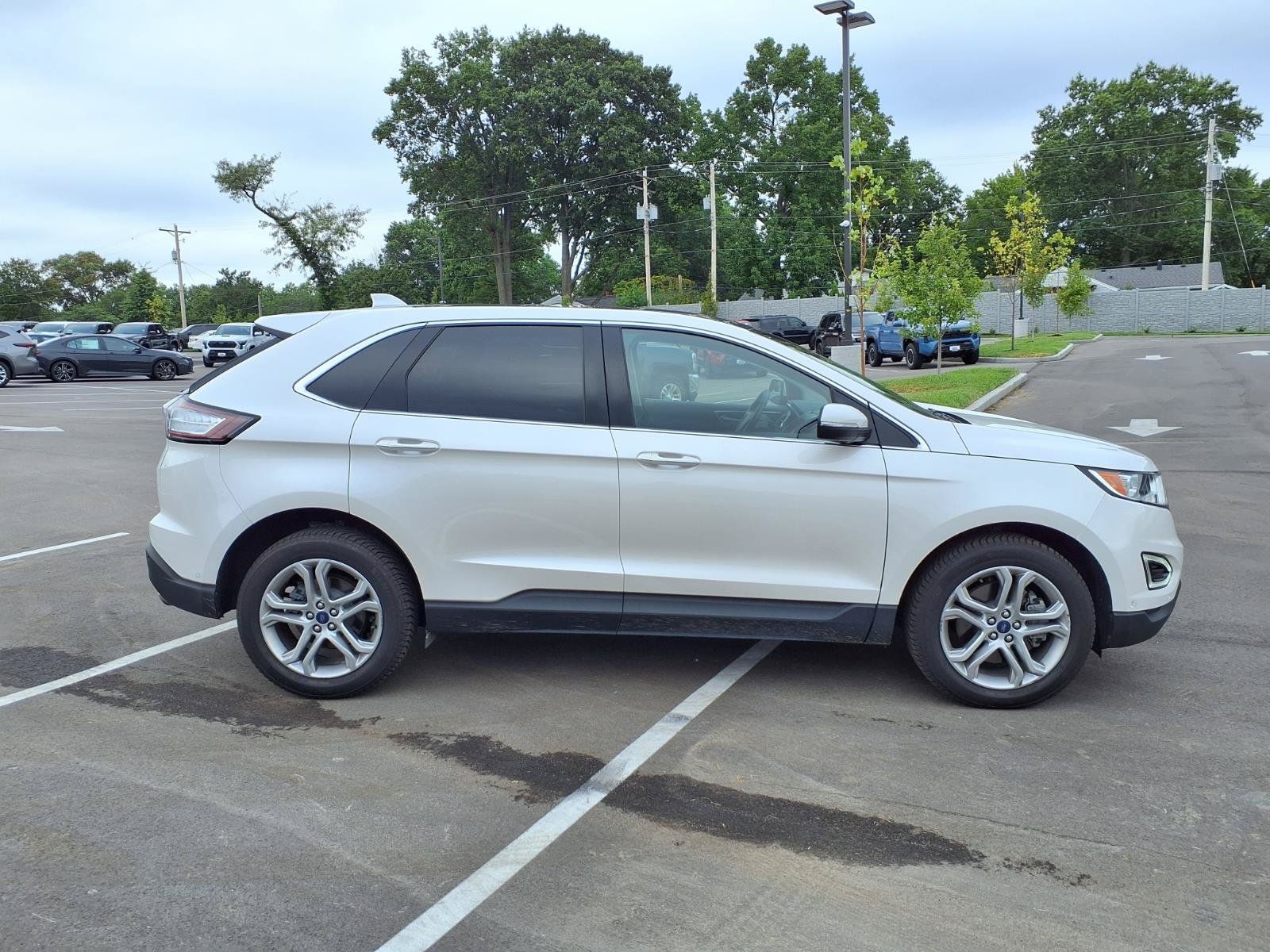 Used 2018 Ford Edge Titanium w/ Equipment Group 302A AWD/4WD image 2