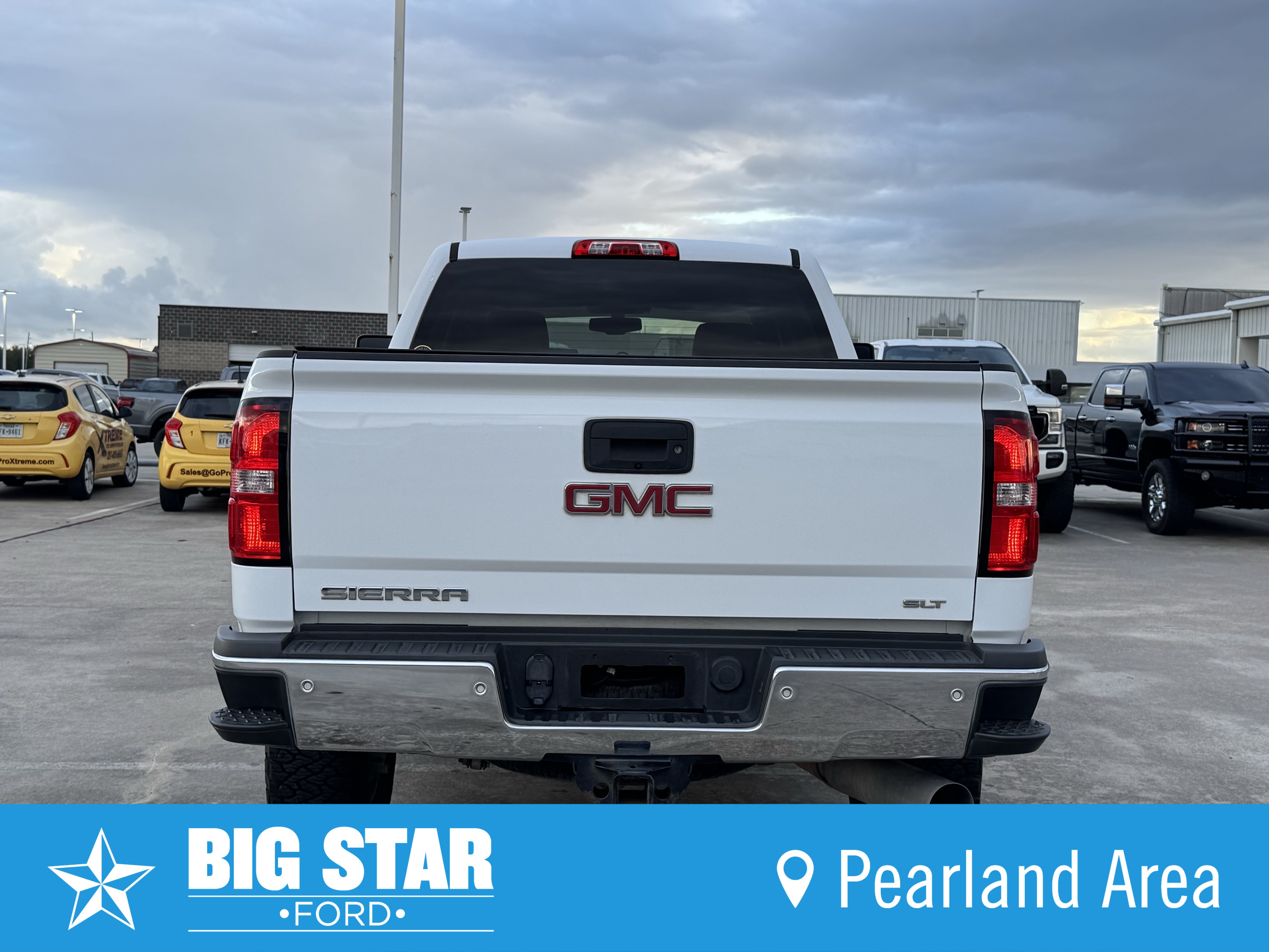 Used 2017 GMC Sierra 2500 SLT w/ Duramax Plus Package AWD/4WD image 9