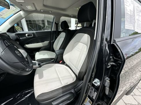 Used 2025 Hyundai Venue SEL FWD image 30