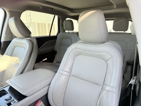Used 2023 Lincoln Aviator Grand Touring image 4