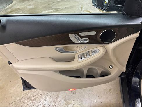 Used 2019 Mercedes-Benz GLC 300 GLC 300 image 11