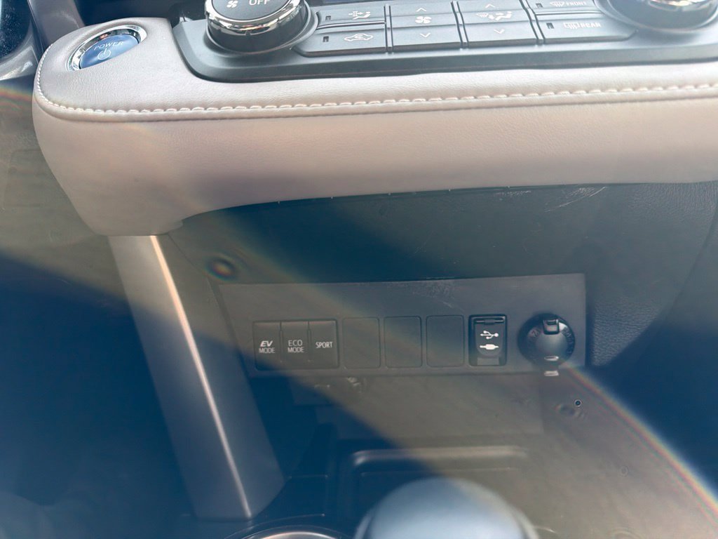 Used 2018 Toyota RAV4 LE AWD/4WD image 27