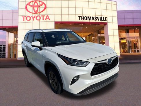 Used 2023 Toyota Highlander Bronze Edition image 3