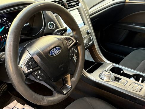 Used 2020 Ford Fusion SE image 11