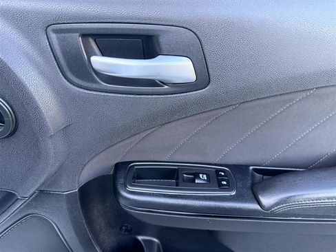 Used 2017 Dodge Charger SXT w/ Blacktop Package image 15