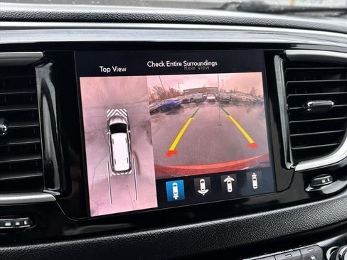 Used 2020 Chrysler Pacifica Touring-L w/ Advanced Safetytec Group image 9