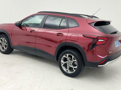 Certified 2025 Chevrolet Trax LT w/ LT Convenience Package image 6