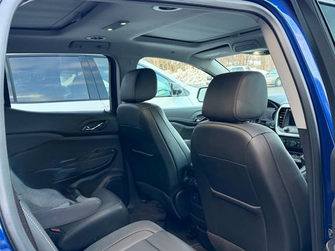 Used 2023 GMC Acadia SLT w/ Technology Package image 4