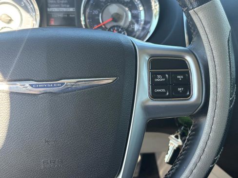 Used 2011 Chrysler Town & Country Touring w/ Security Group image 27