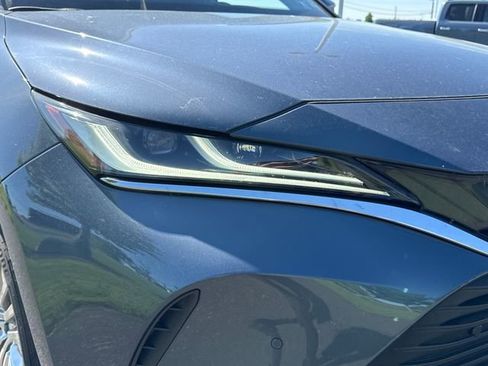 Used 2023 Toyota Venza Limited AWD/4WD image 12