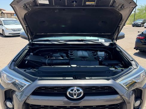 Used 2017 Toyota 4Runner SR5 AWD/4WD image 22