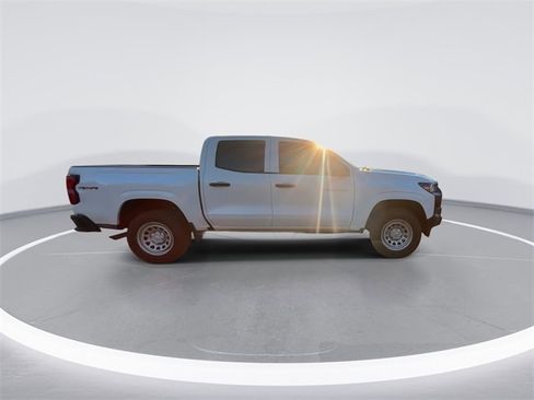 Used 2025 Chevrolet Colorado W/T w/ Advanced Trailering Package image 12