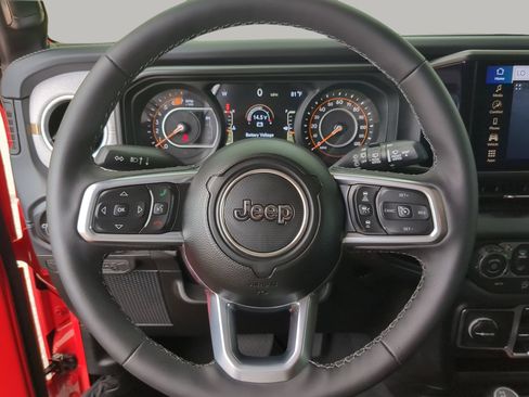 Used 2026 Jeep Wrangler Unlimited Sahara AWD/4WD image 66